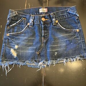 Levi's Distressed Denim Juniors Mini Skirt